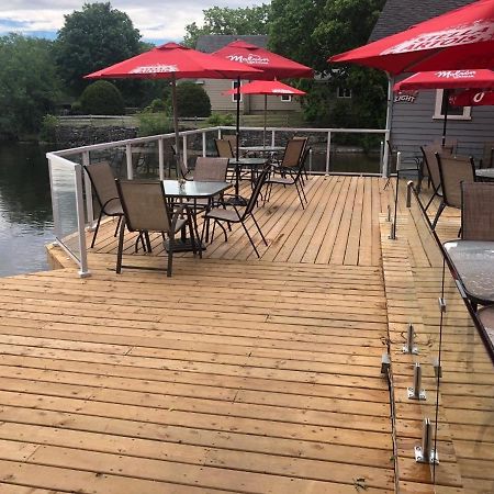 The Bobcaygeon Inn Экстерьер фото