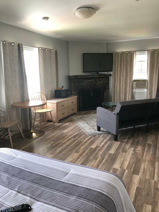 The Bobcaygeon Inn Экстерьер фото