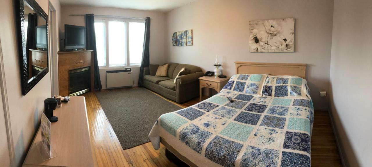 The Bobcaygeon Inn Экстерьер фото